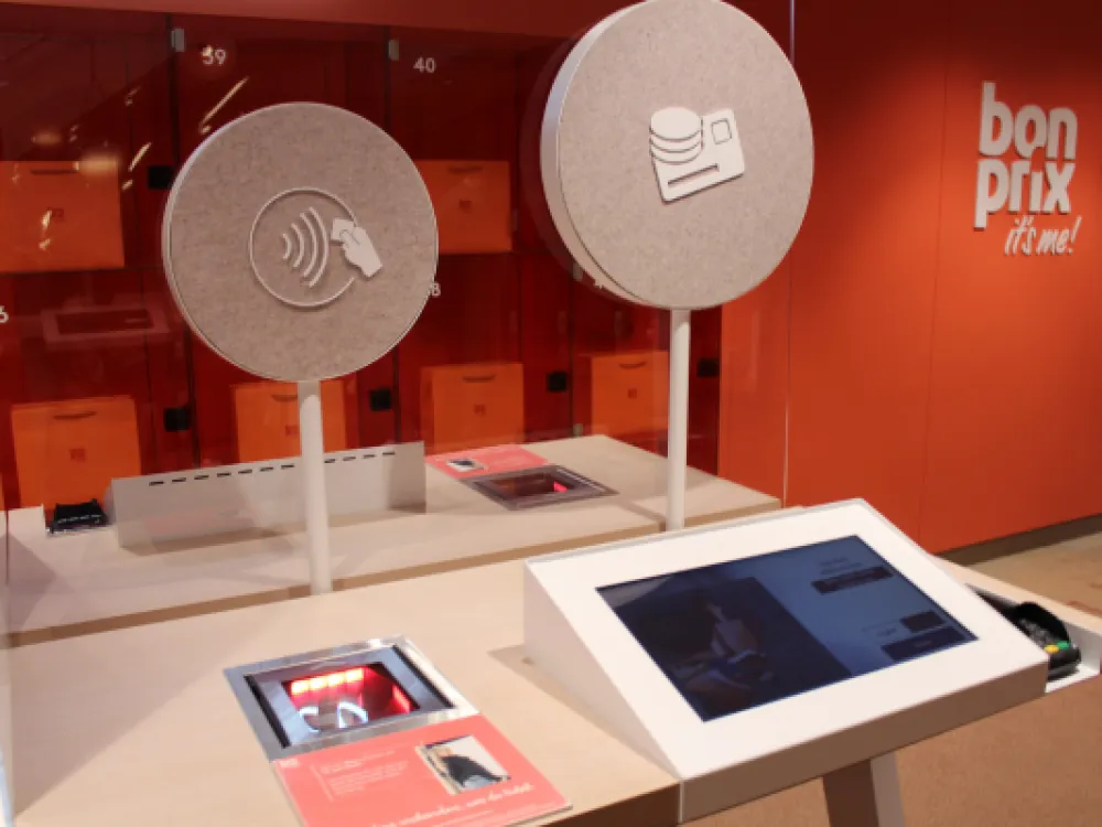Bonprix Smart Retail RFID Display