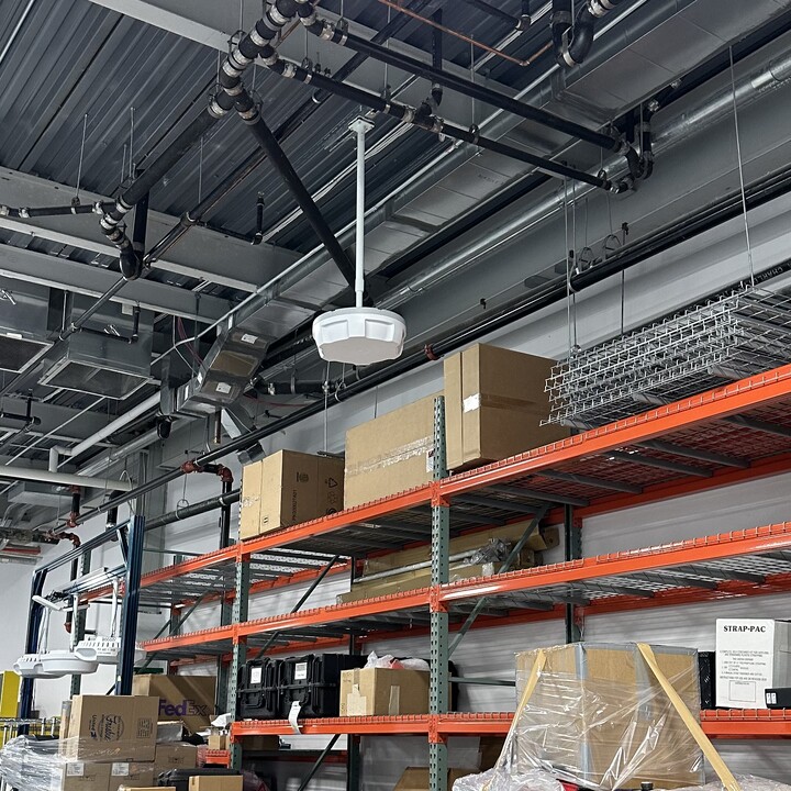 Zebra ATR7000 RTLS Reader in Warehouse Environment