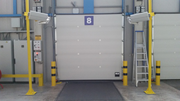 RFID Gate Entrance for Automated Warehouse Tracking