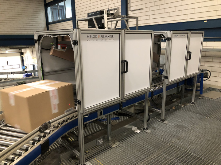Industrial RFID tunnel logistics
